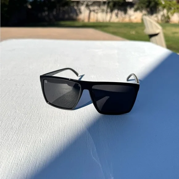 Neven Tropical Detail Sunglasses - Picture 3 of 5